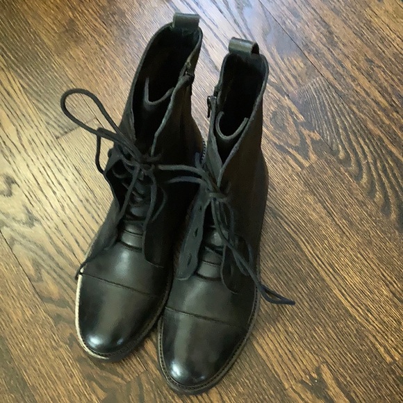 UO Men’s Black Leather Combat Boot Size 8 - Picture 2 of 9